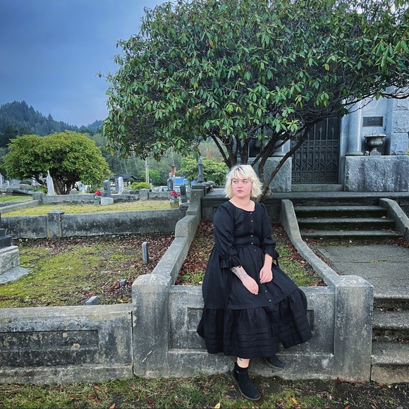 Meet your Posher, Josephine - Picture 3 of 4